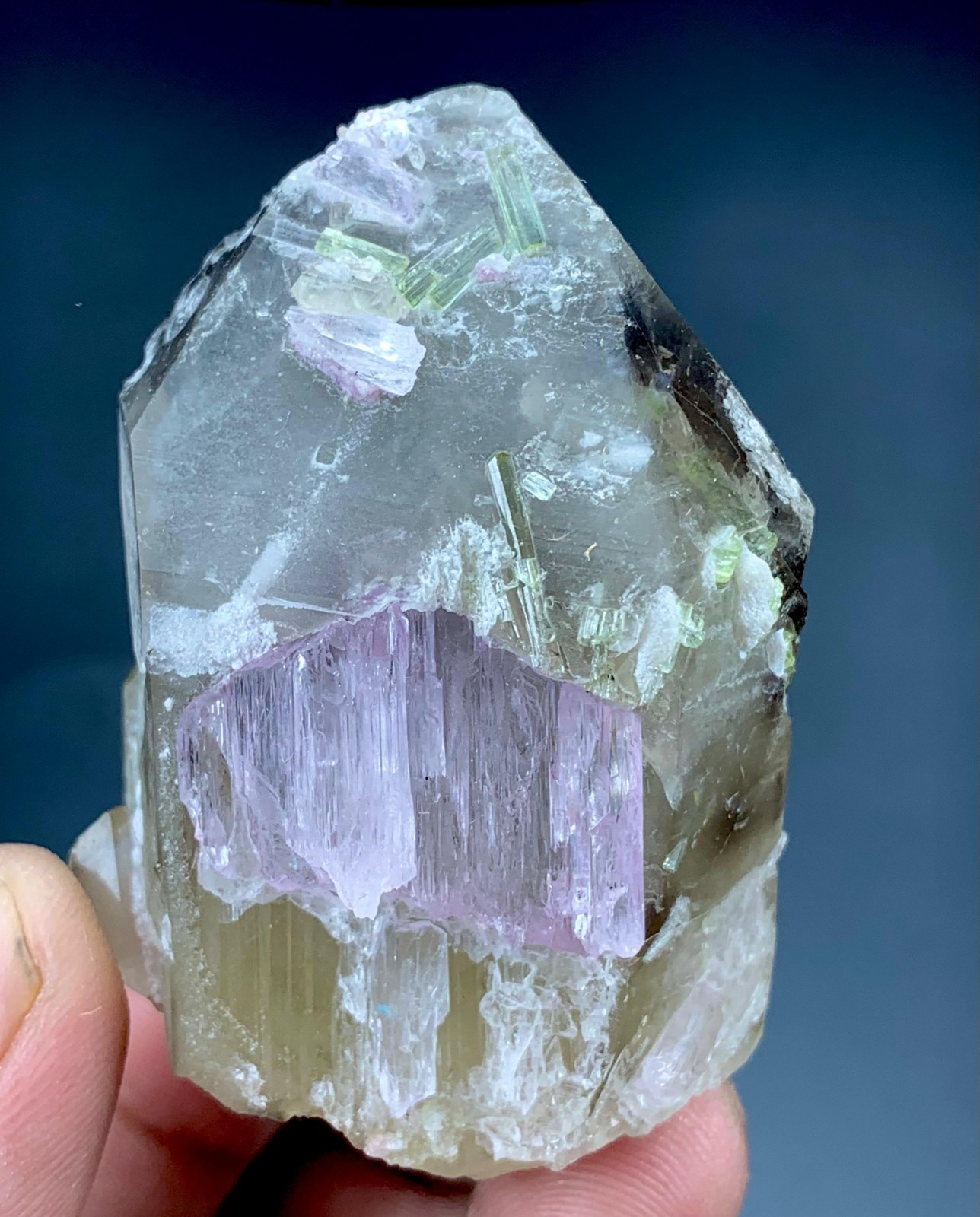 548Cts Pink Kunzite Crystal Combine With Quartz From Afghanistan (58x36x34mm)