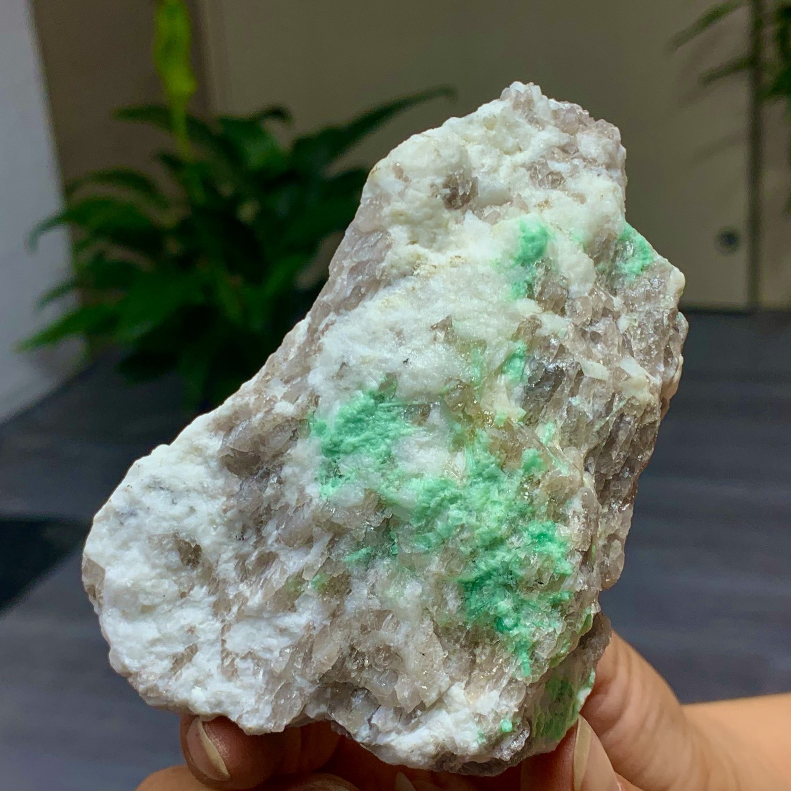 234G Natural Rare Emerald Gemstone Crystal Mineral Specimen /China