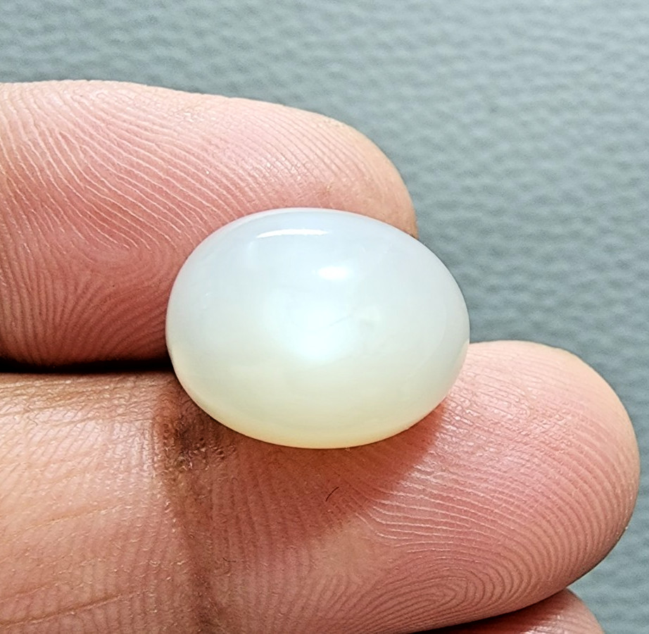 14Ct Rare White Moonstone Cabochon Oval Shape Eye-Clean Loose Gemstone For Ring