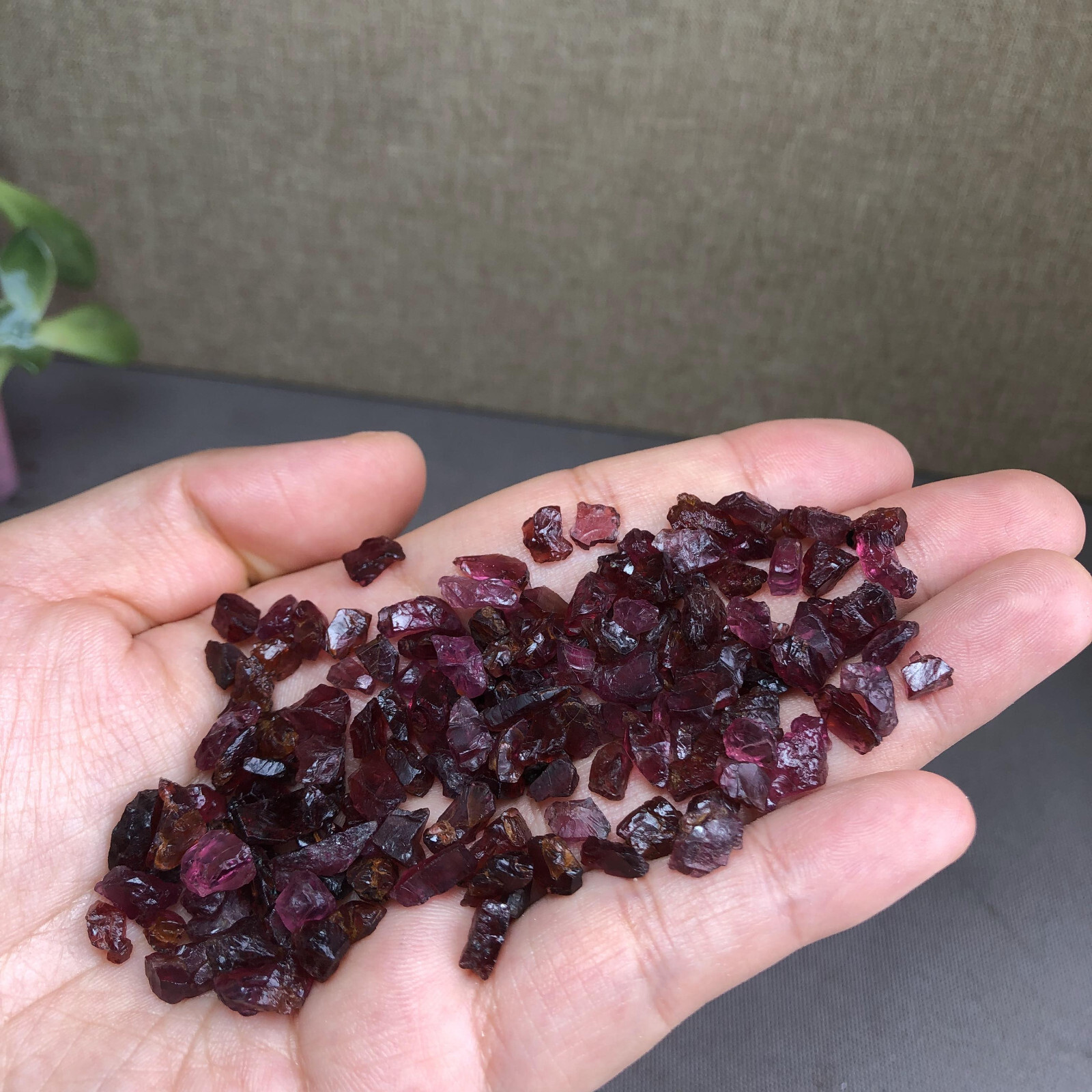 140+pcs Natural tiny Garnet gemstone pieces Crystal specimens 40g A2741