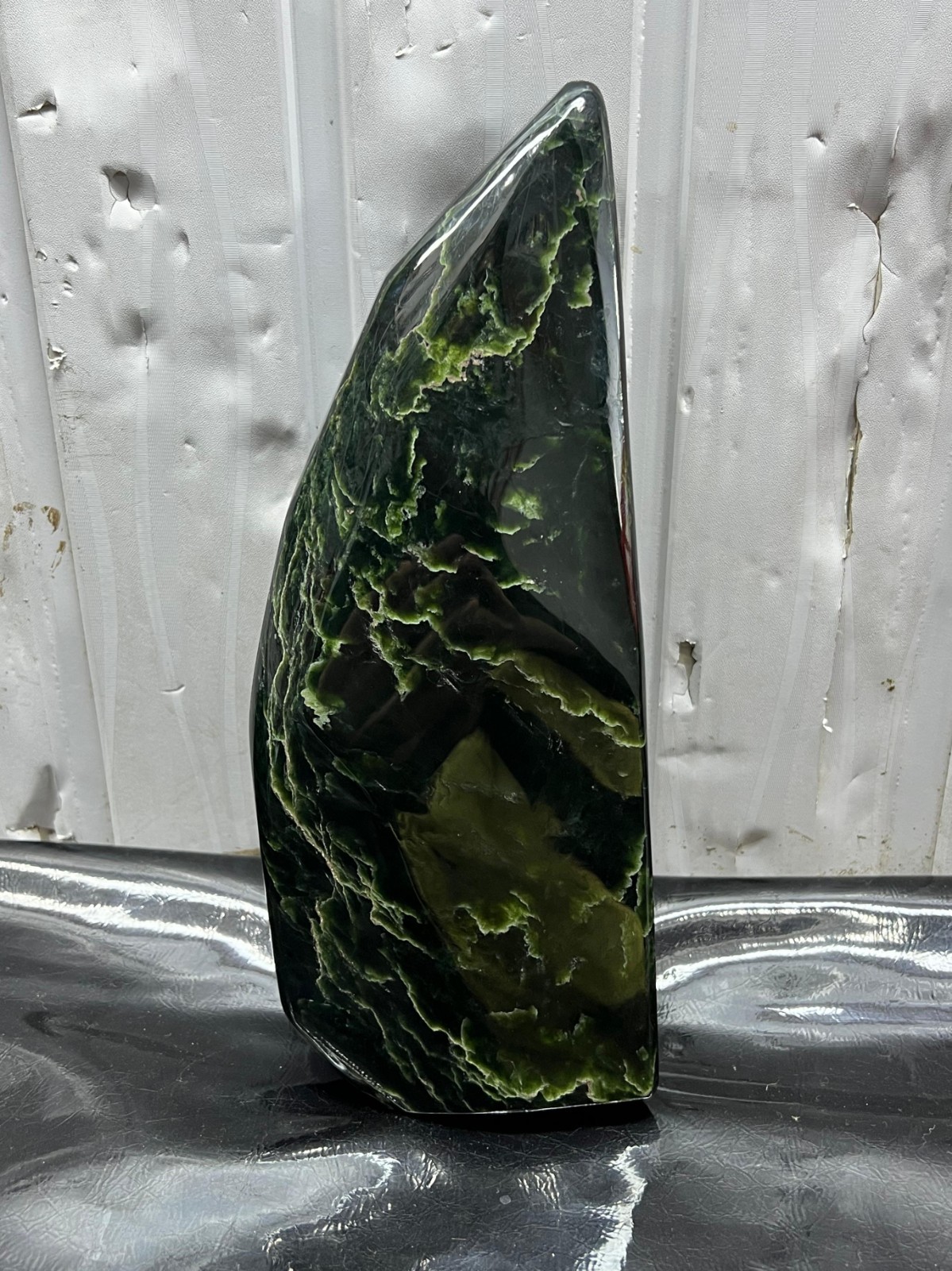 1.9kg Nephrite Jade Polished Stone Natural Green Crystal Mineral Specimen.