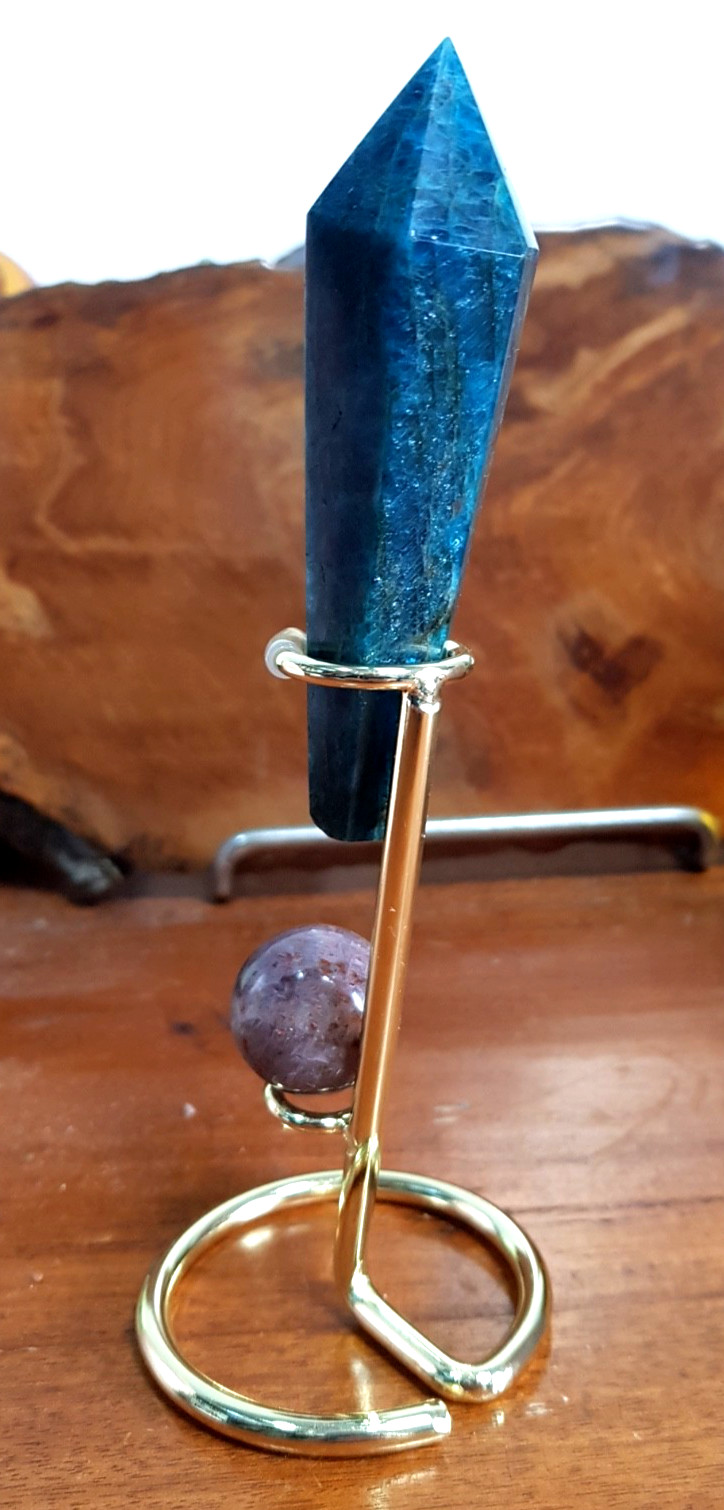 NEON BLUE APATITE SCEPTRE 93 X 29 X 13 MM + CORDIERITE (IOLITE) SPHERE 24 MM