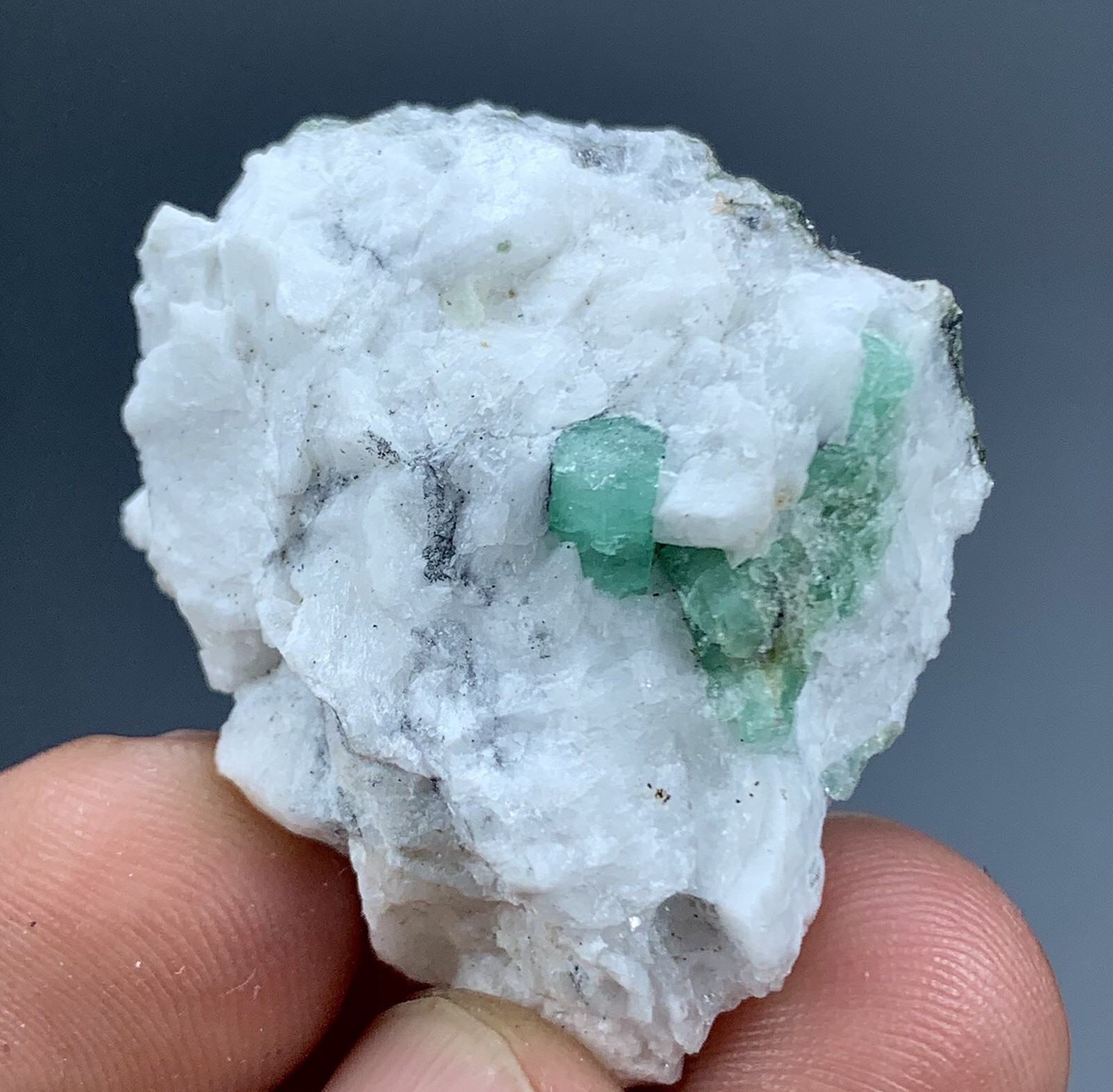 15 Gram Natural Emerald Crystal Specimen From Pakistan.