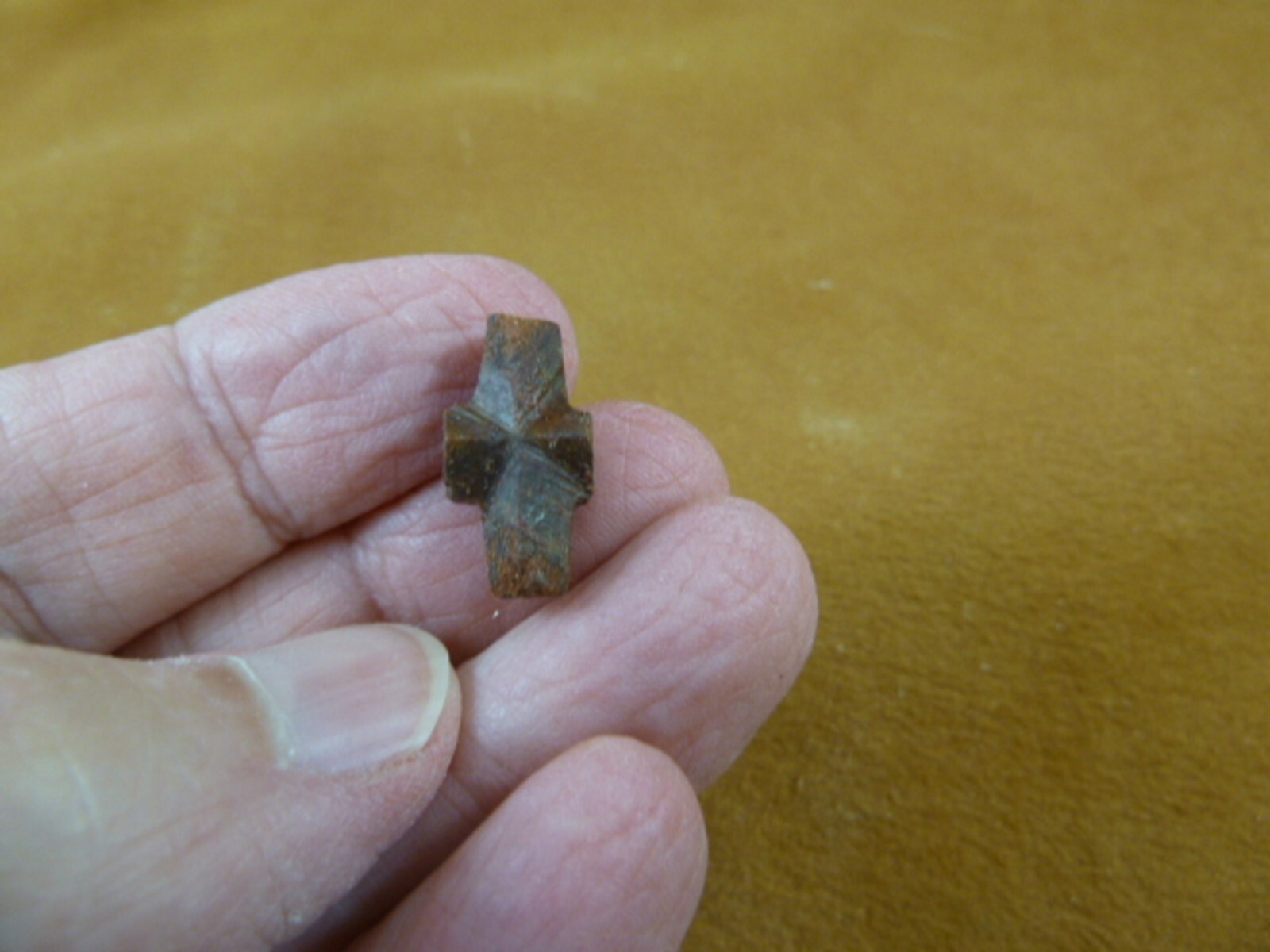 (CR593-205) 11/16″ Fairy Stone CHRISTIAN CROSS oiled Staurolite Crystal MATRIX