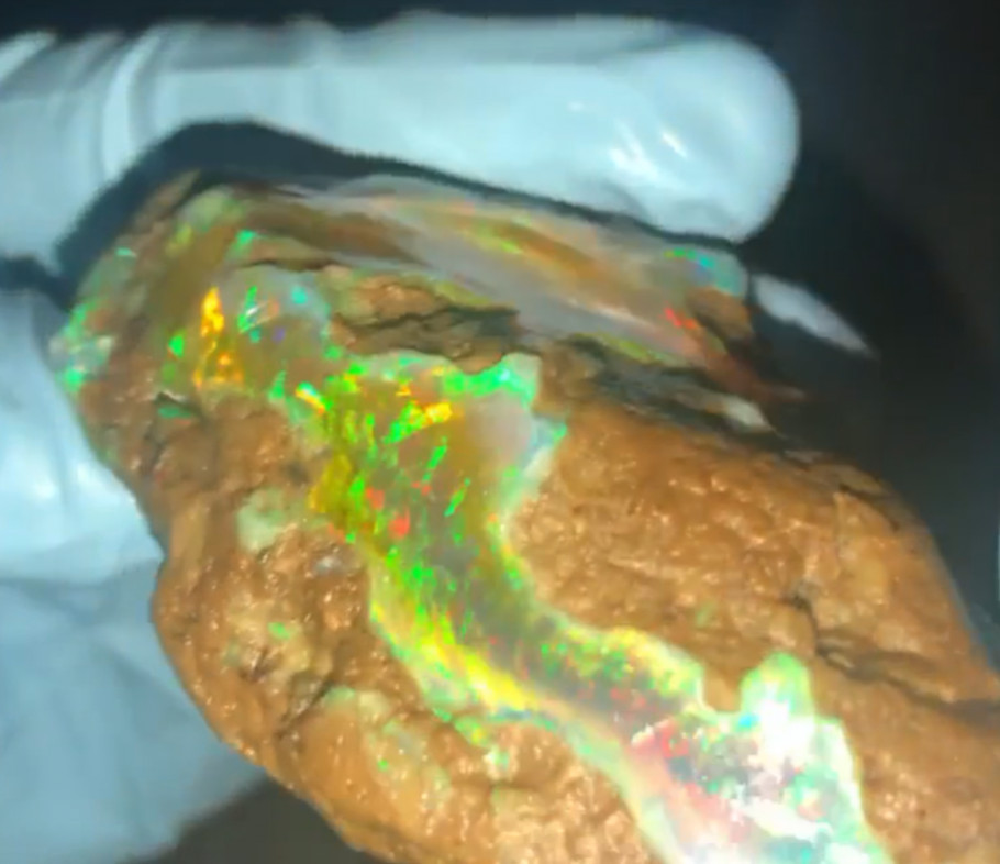 VIDEO Ethiopian Rough Opal Stunning Specimen almost 700ct huge gem crystal USA