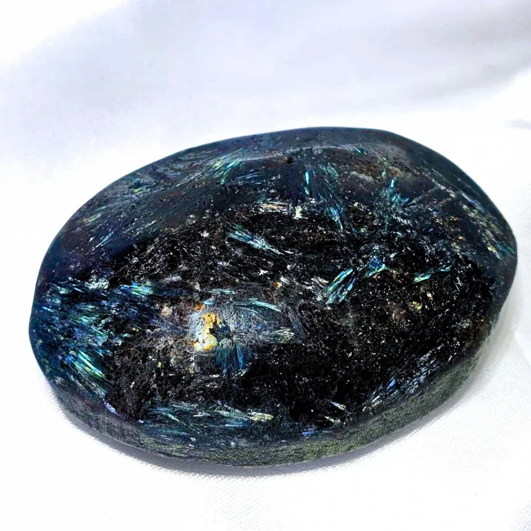 Arfvedsonite Palm Stone (2-2.5″) Powerful Protection Psychic Awareness Stone 1pc
