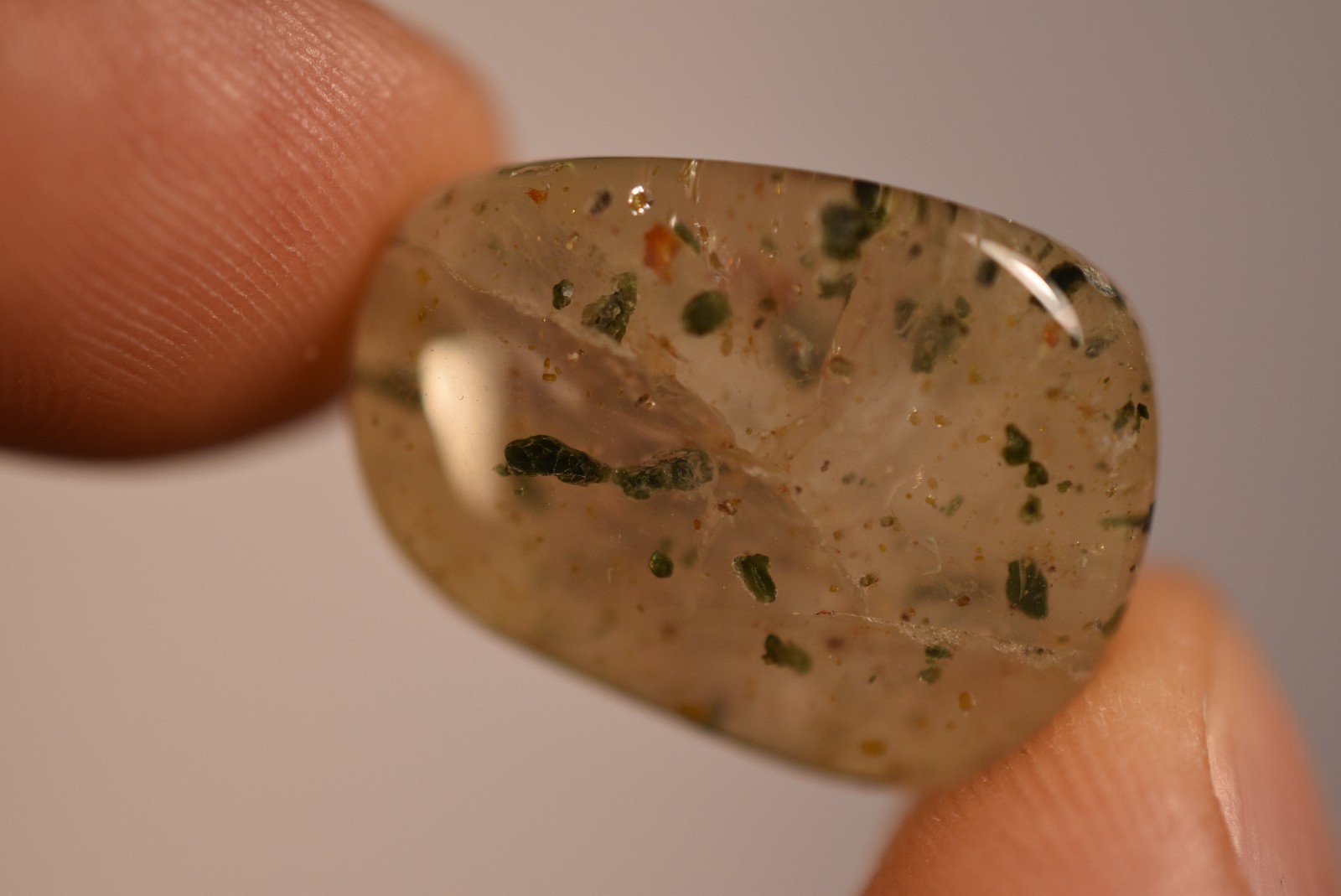 *GREEN TOURMALINE QUARTZ* Tumbled Stone 2.4cm 11.5g Tourmalinated Natural Stone