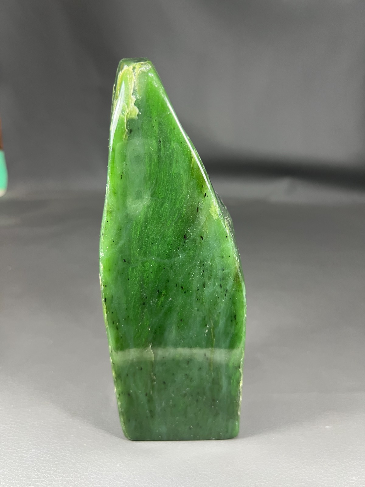1342g Nephrite Jade Freeform – 19x4x6.5 cm, Translucent Stone, Natural Polished