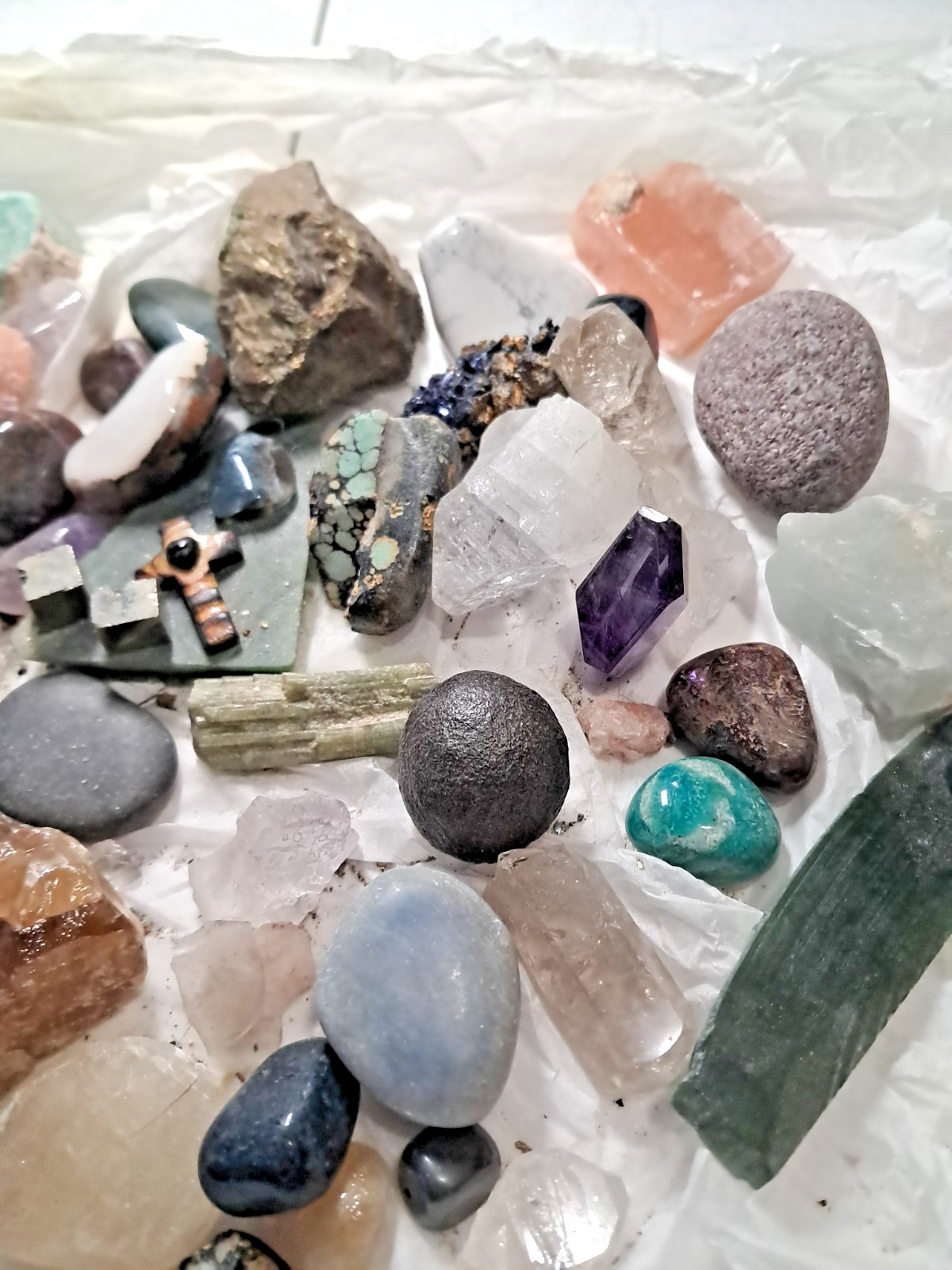Mixed Lot of Assorted Crystals/ Rough & Tumbled Stones 2.7 lbs