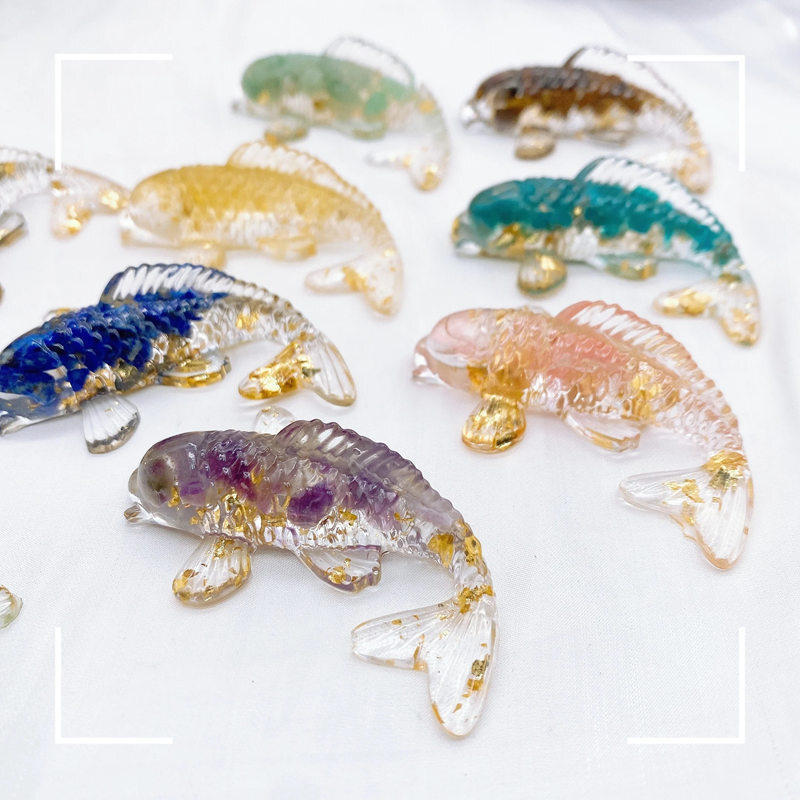 Natural Quartz Crystal Chip Stone Koi Carved Drop Glue Lucky Fish Resin Ornament
