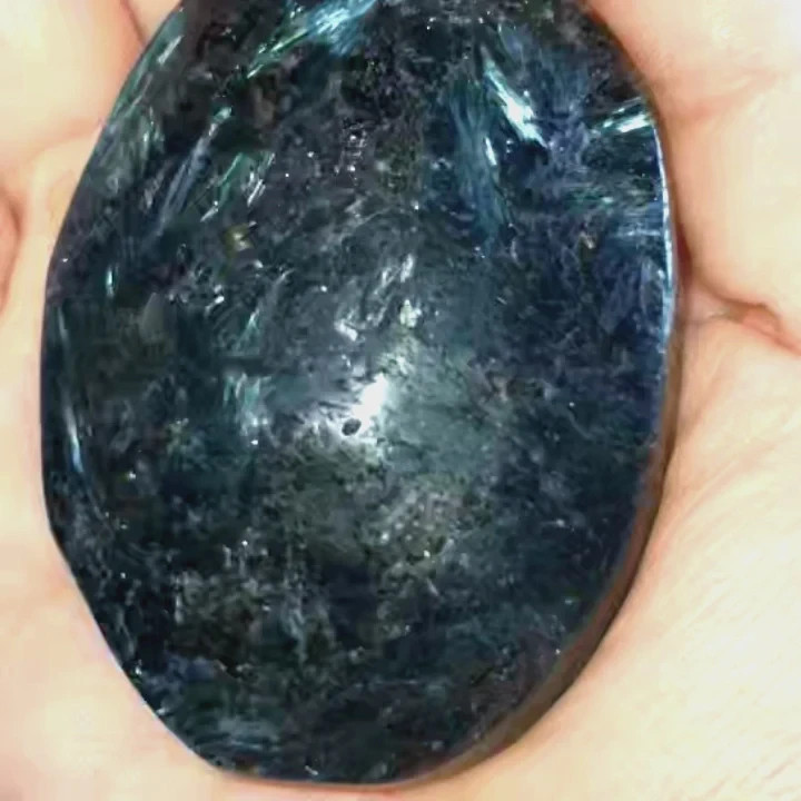 Arfvedsonite Palm Stone (2-2.5″) Powerful Protection Psychic Awareness Stone 1pc