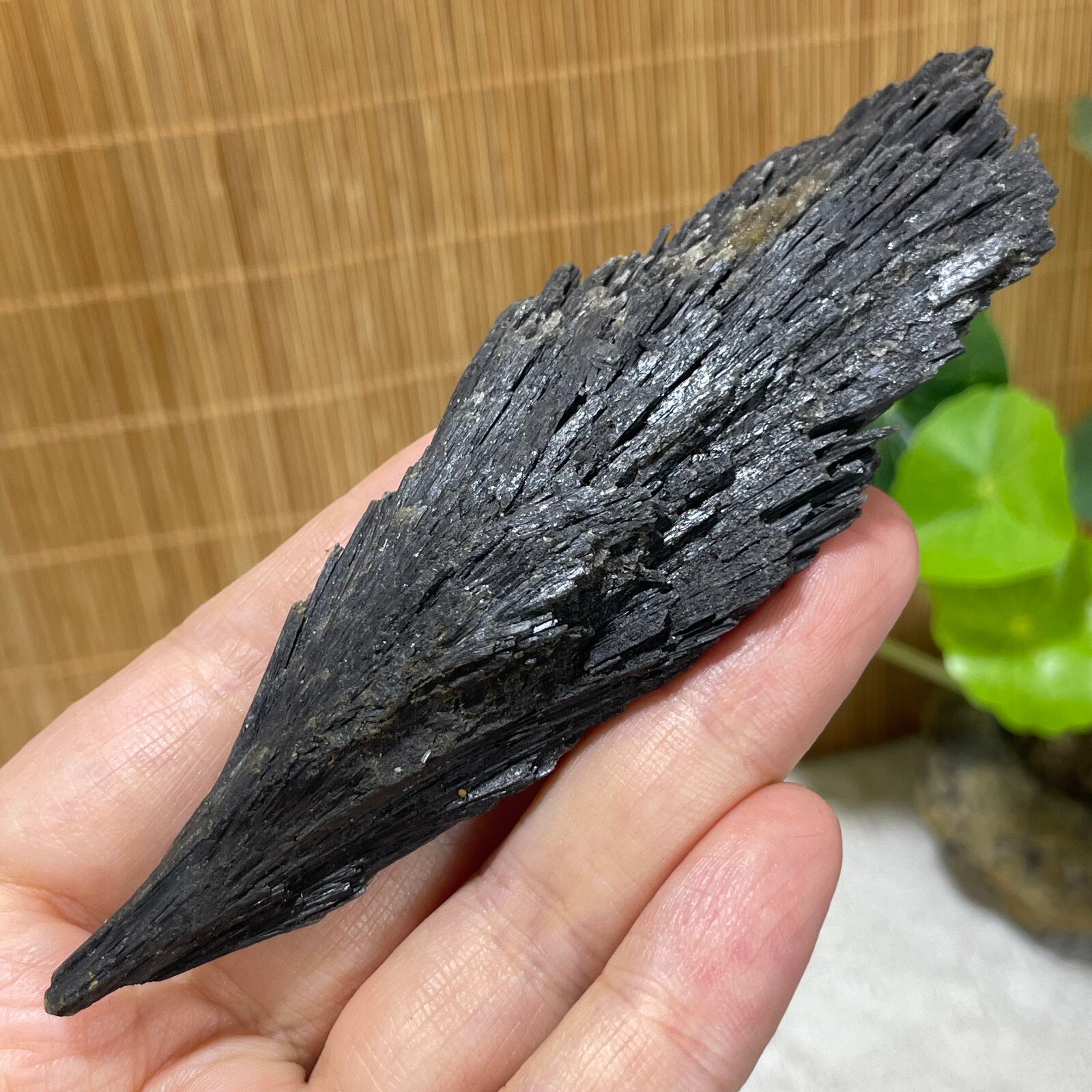 72g Natural Irregular natural black crystal cluster mineral specimen（dian qishi）