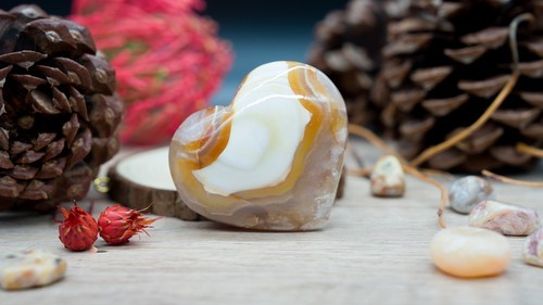 Flower Agate Crystal Heart Carvin Spiritual Healing Energy Meditation Trinket