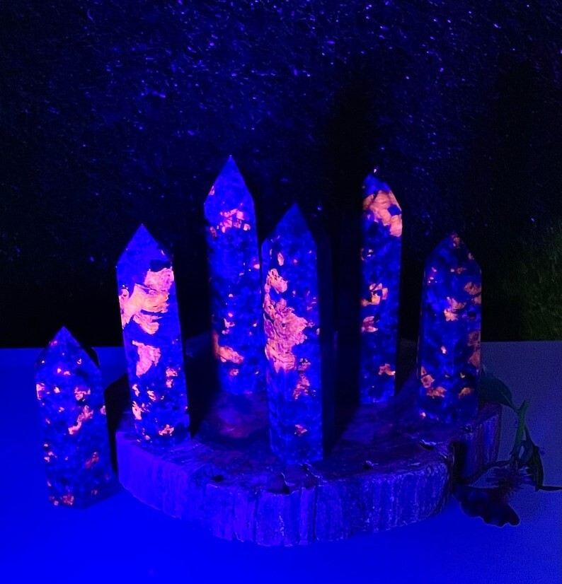 Yooperlite UV Fluorescent Glowing Crystal Tower Healing Crystal Rocks Decor Gift
