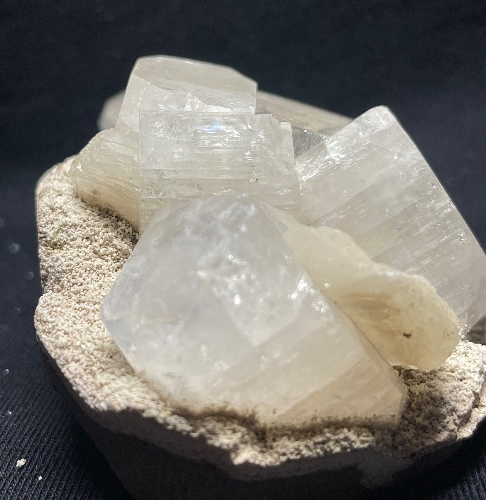 NATURAL APOPLLITE QUARTZ WITH UNIQUE TEXTURE NATURAL STUNNING STONE