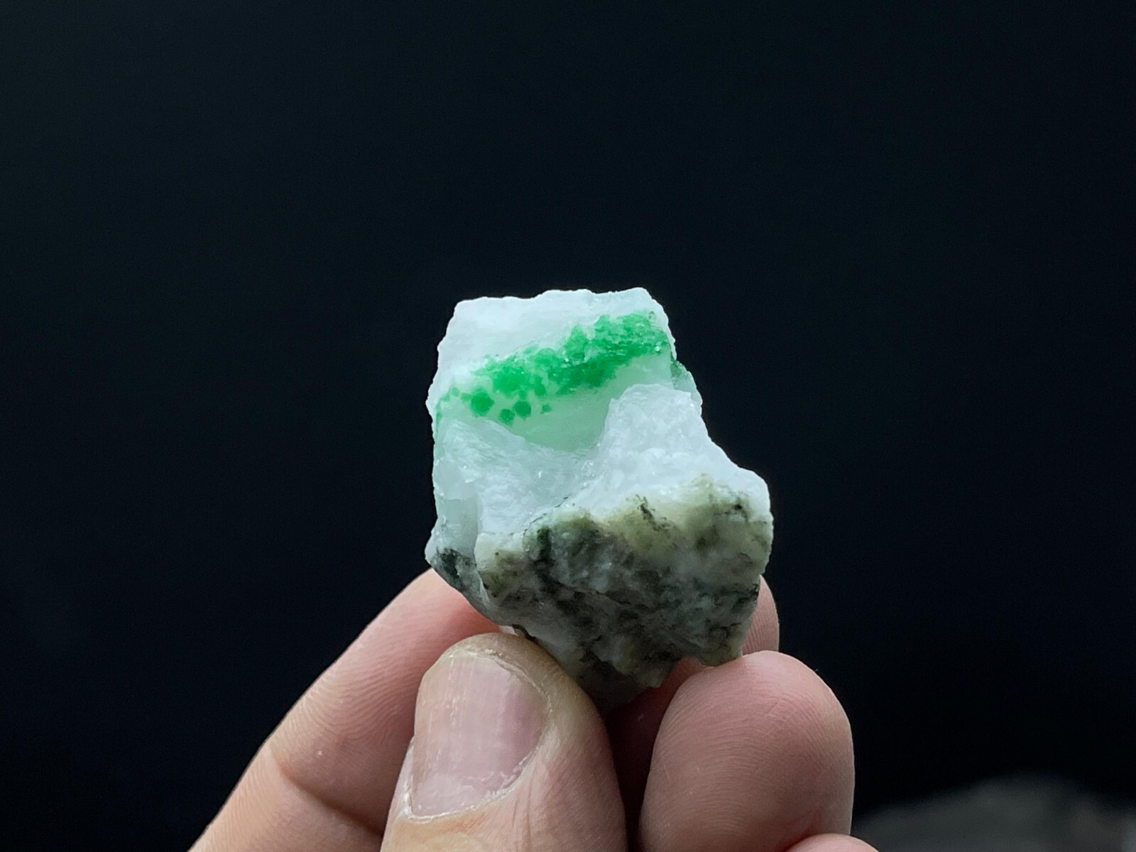 Natural rare vivid green emerald in Quartz matrix mineral specimens 16 pieces…