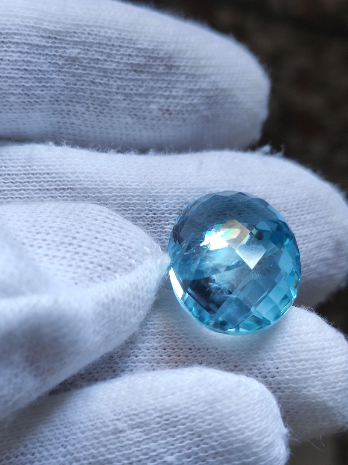 Rare 2 Pieces in 1 Blue Topaz With Rare Rainbow schiller effect : 24 Carats
