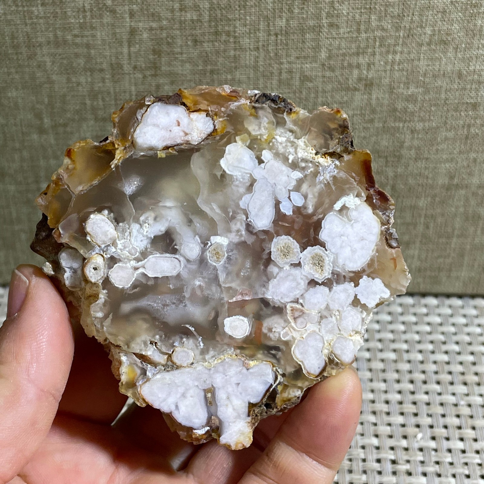 Sakura Agate Blossom Facet Rough Specimen Madagascar 183g ba10