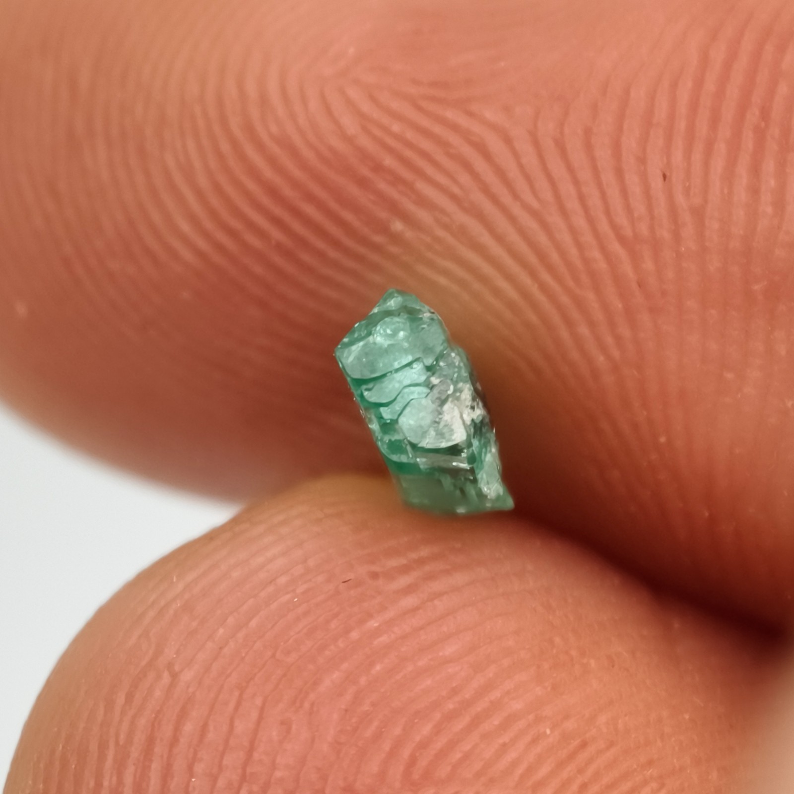 NATURAL EMERALD CRYSTAL GOOD QUALITY FROM MUZO COLOMBIA 0.59 Ct.
