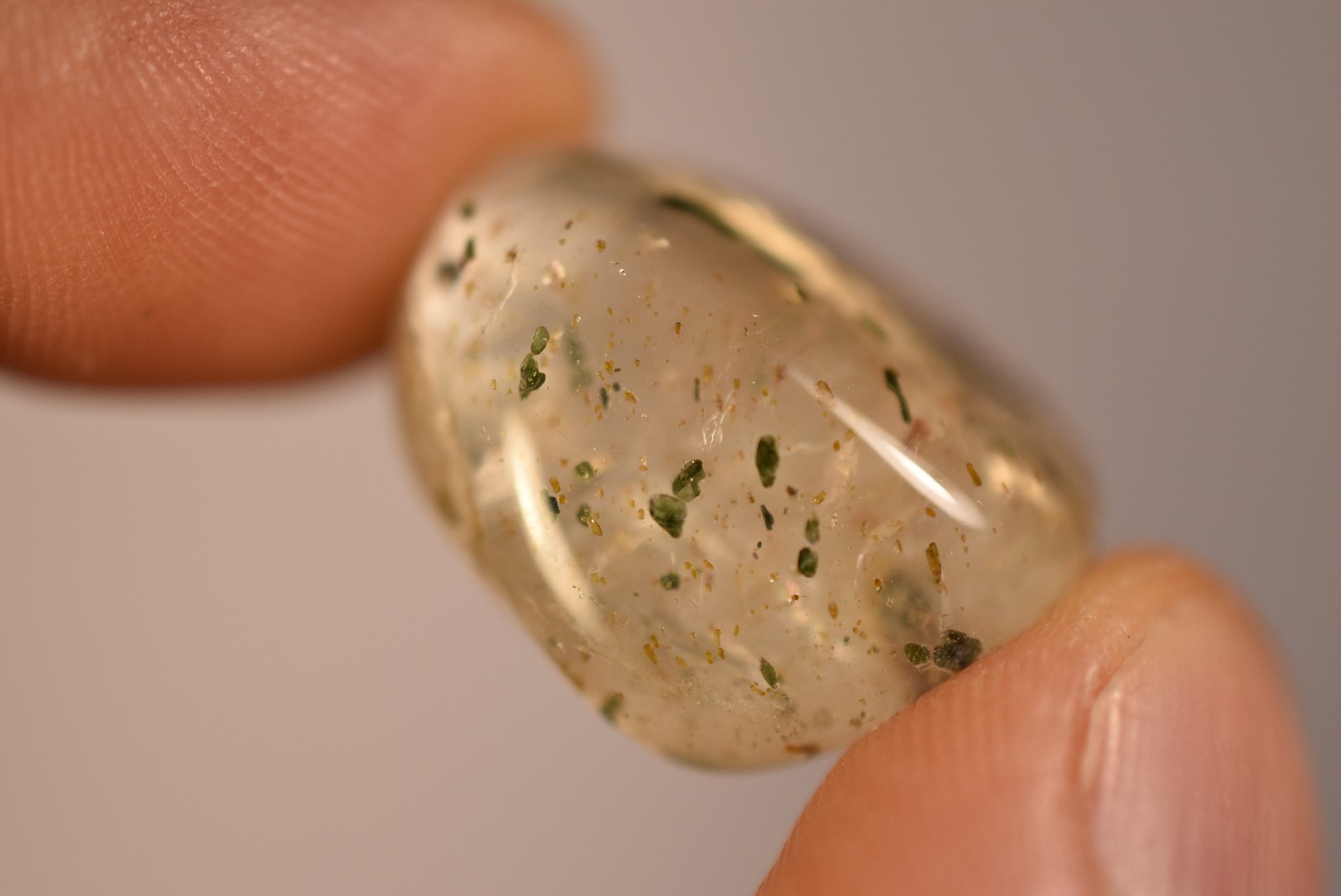 *GREEN TOURMALINE QUARTZ* Tumbled Stone 2.4cm 11.5g Tourmalinated Natural Stone