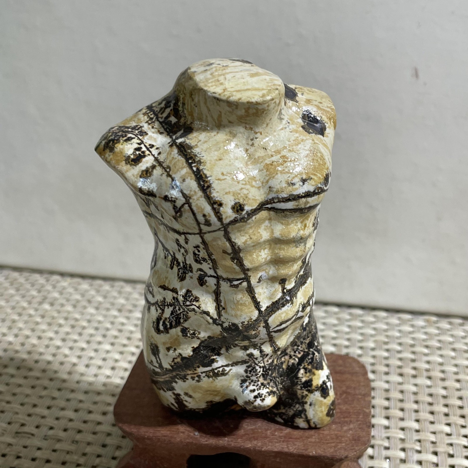 206g Rare natural Chinese painting hand carved male model
