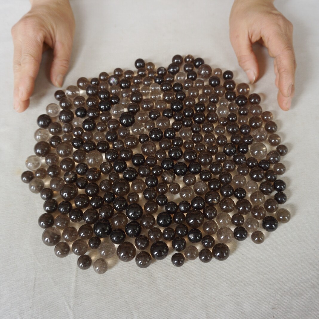 2.2LB 277Pcs Natural Smokey Clear Quartz Crystal Sphere Ball Healing 11-18mm