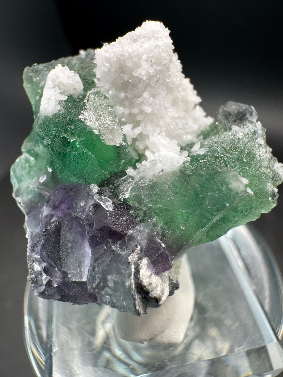 6658 Lovely Green Octahedral with White Quartz on Purple Fluorite Fu Jian 28g