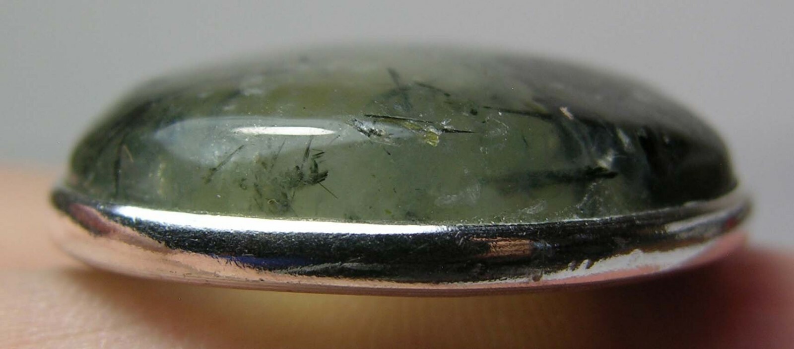 #5 India 100% Natural 47.80ct Tourmaline Prehnite Cabochon Pendant 9.50g 31mm