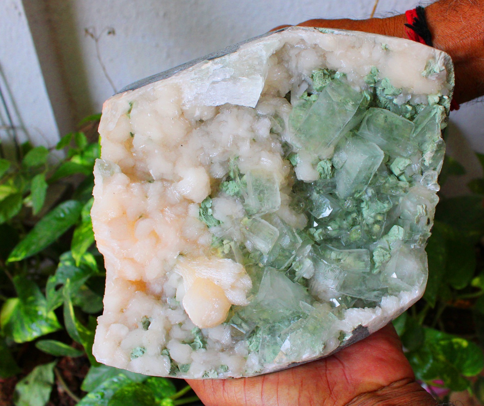 GREEN APOPHYLLITE CRYSTALS w/ STILBITE ON MATRIX MINERALS SPECIMEN INDIA #A47