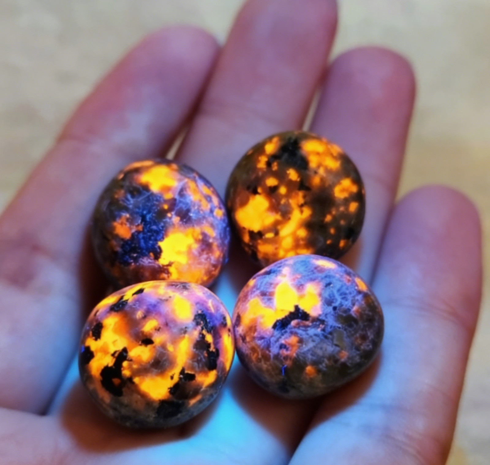 Glows Under UV! 4 Pcs Yooperlite Rocks – Tumbled Fluorescent Stone Collection