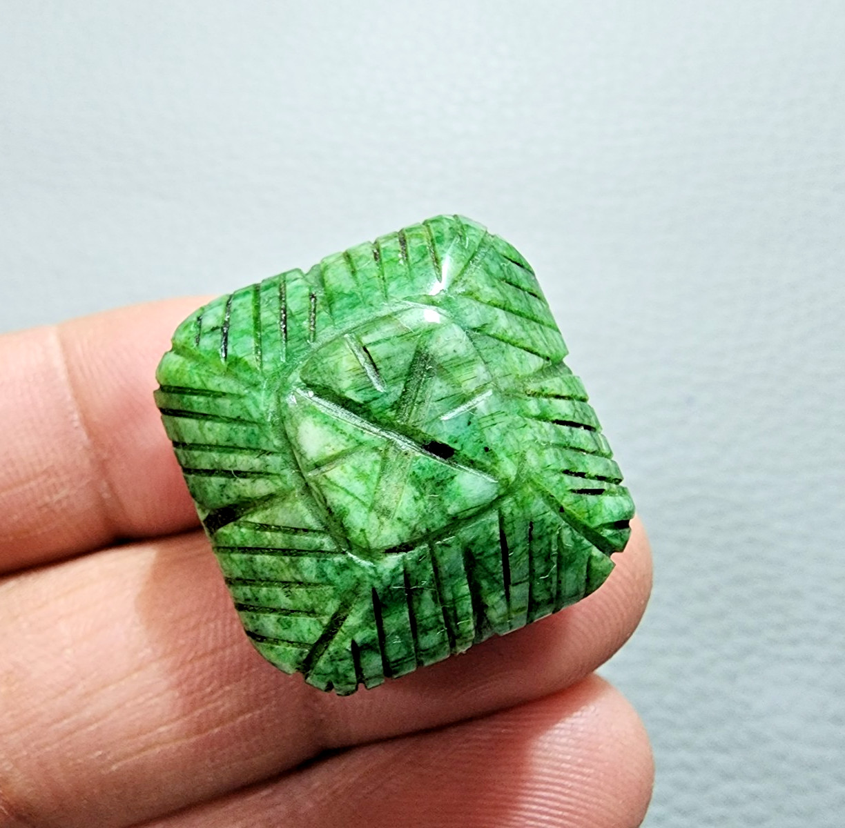 93.60 Crt Exquisite Green Brazilian Emerald Carving Loose Gemstone For Jewelry