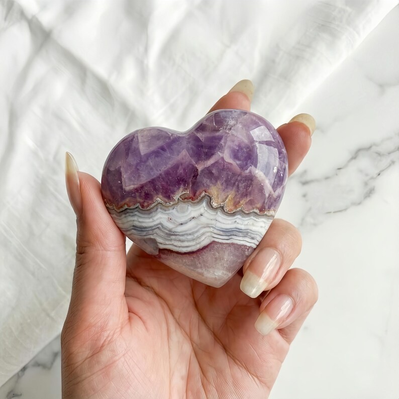 Natural Amethyst Agate Crystal Heart, Healing Chakra Stone, Mineral Specimen