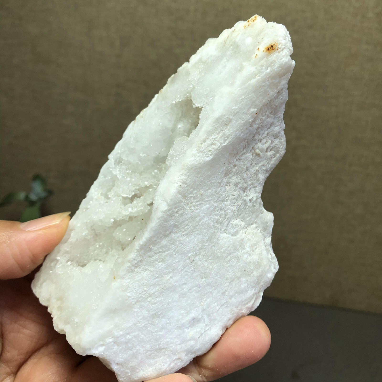 110mm Natural white Agate Cave rough original Crystal specimens 297g A3952