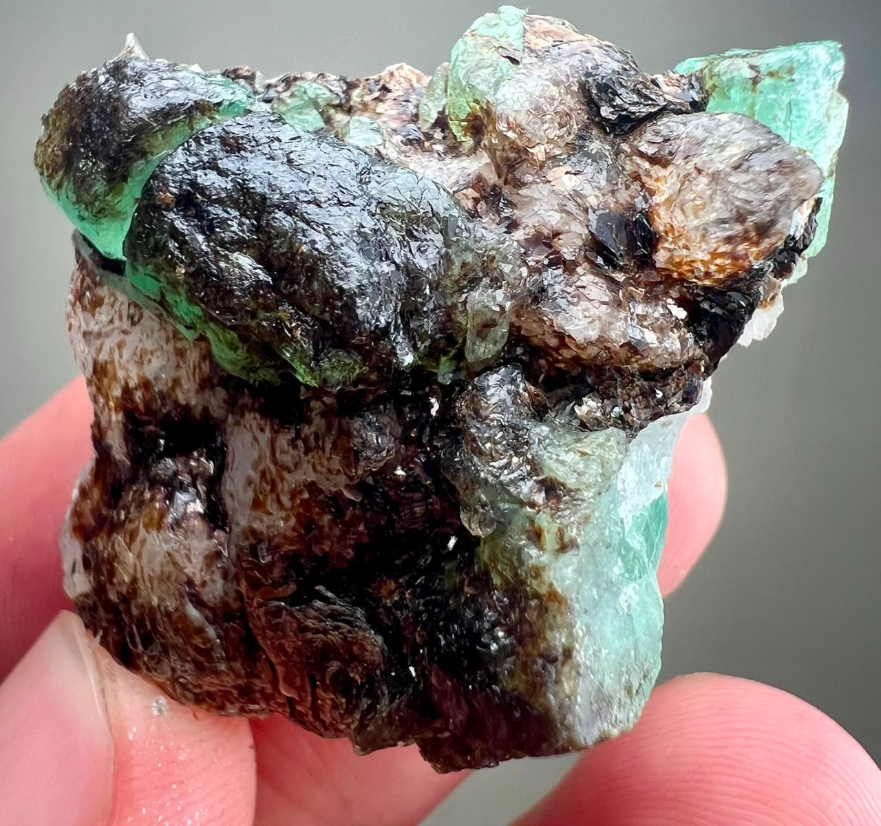 100 CT, Beryl Var Natural Emerald Crystals on Matrix From Kpk Chitral @PAK