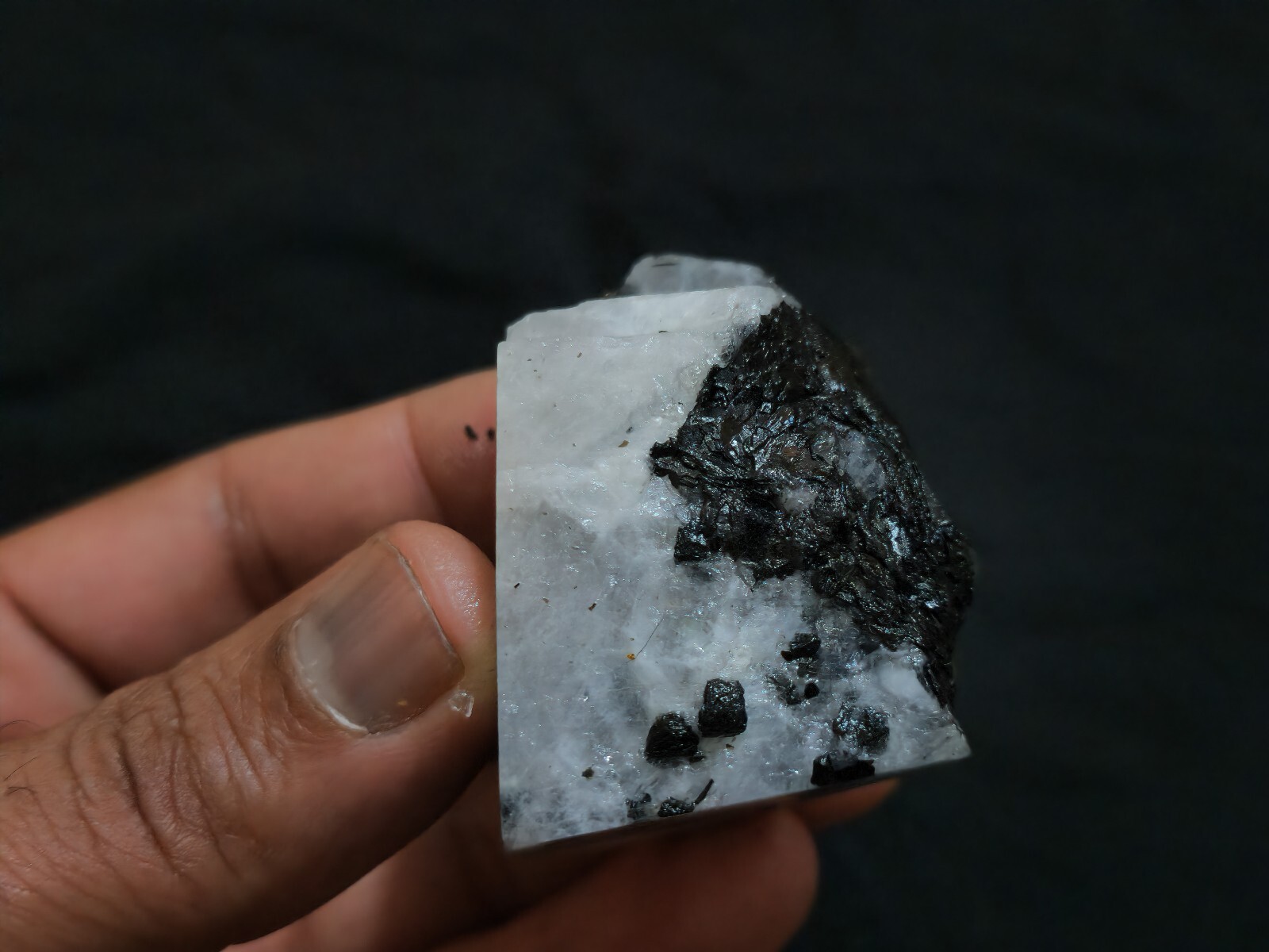 Attractive Rainbow Moonstone Raw 502 Crt Moonstone Rough Gemstone For Jewelry