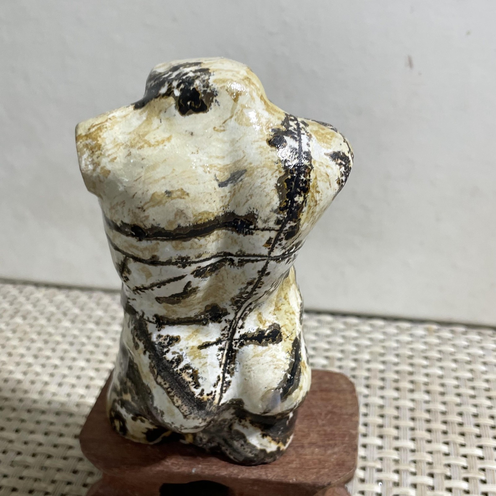 206g Rare natural Chinese painting hand carved male model