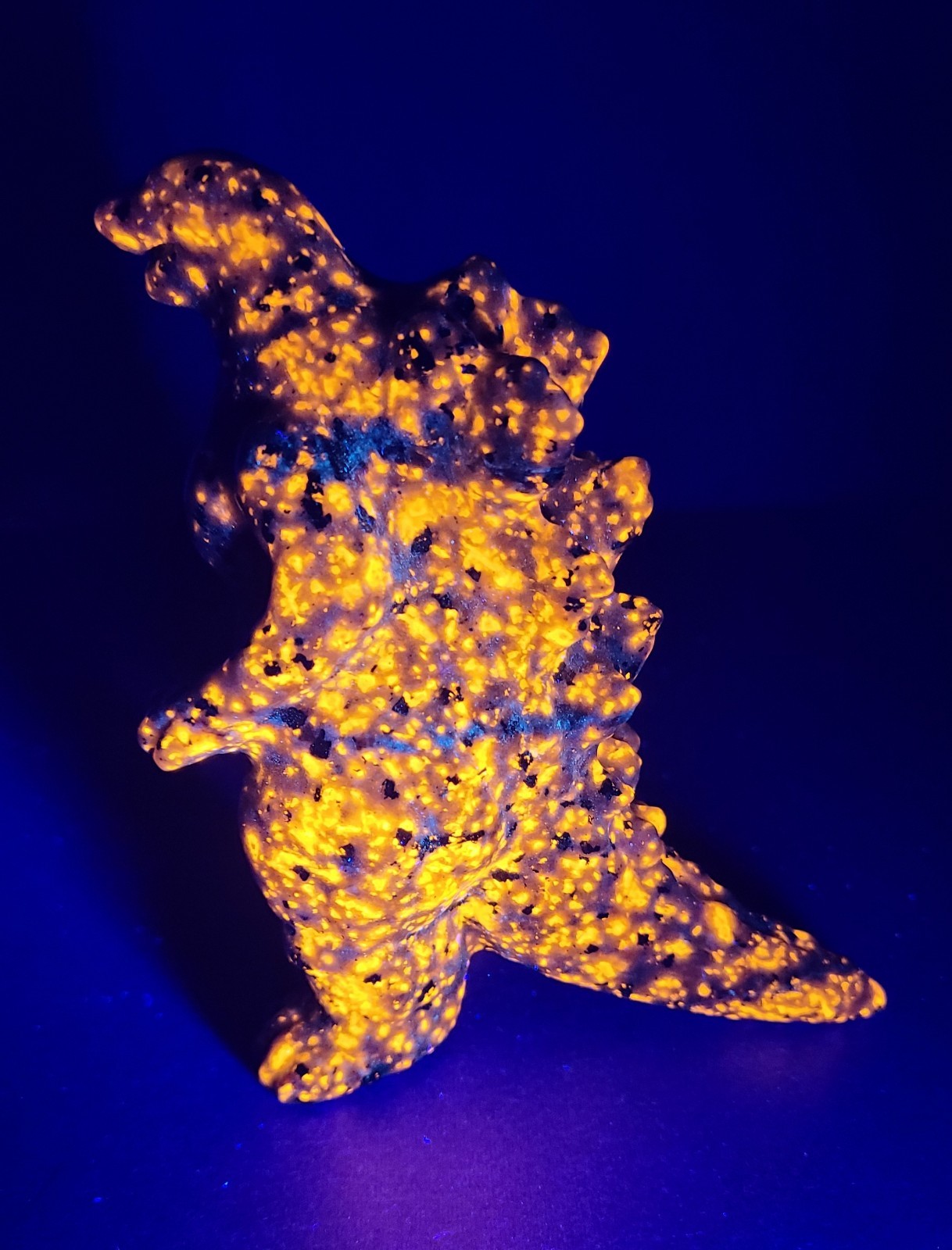 4.6″ 364g Awesome UV Reactive Yooperlite Godzilla Crystal Stone Carving Statue