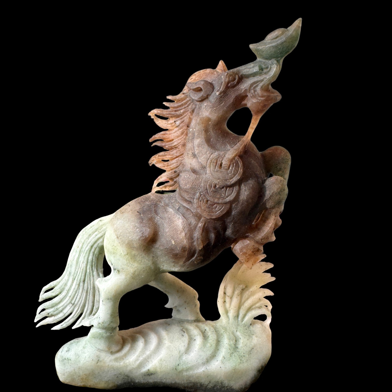 Hand Carved Agate Elephant, Symbol of Steadfast Strength in Earth‘s Layered Gift