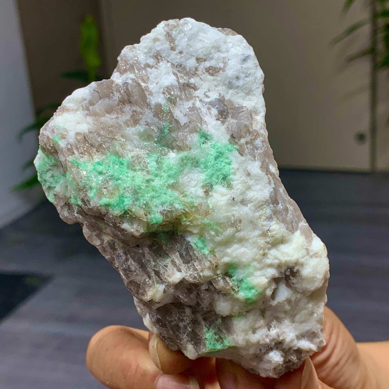 234G Natural Rare Emerald Gemstone Crystal Mineral Specimen /China