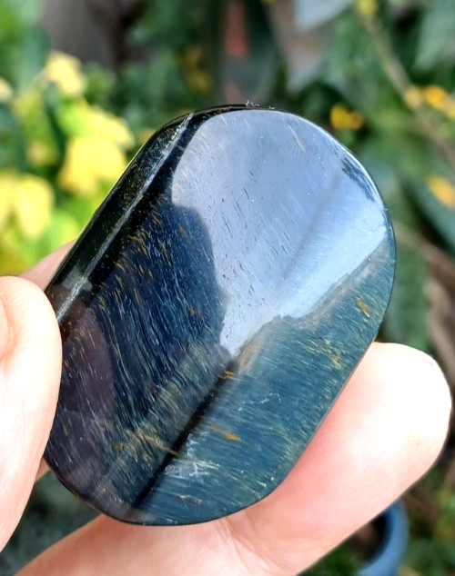 BLUE TIGER’S EYE PALMSTONE ENHANCES WILLPOWER 49 X 34 X 18 MM 48 G