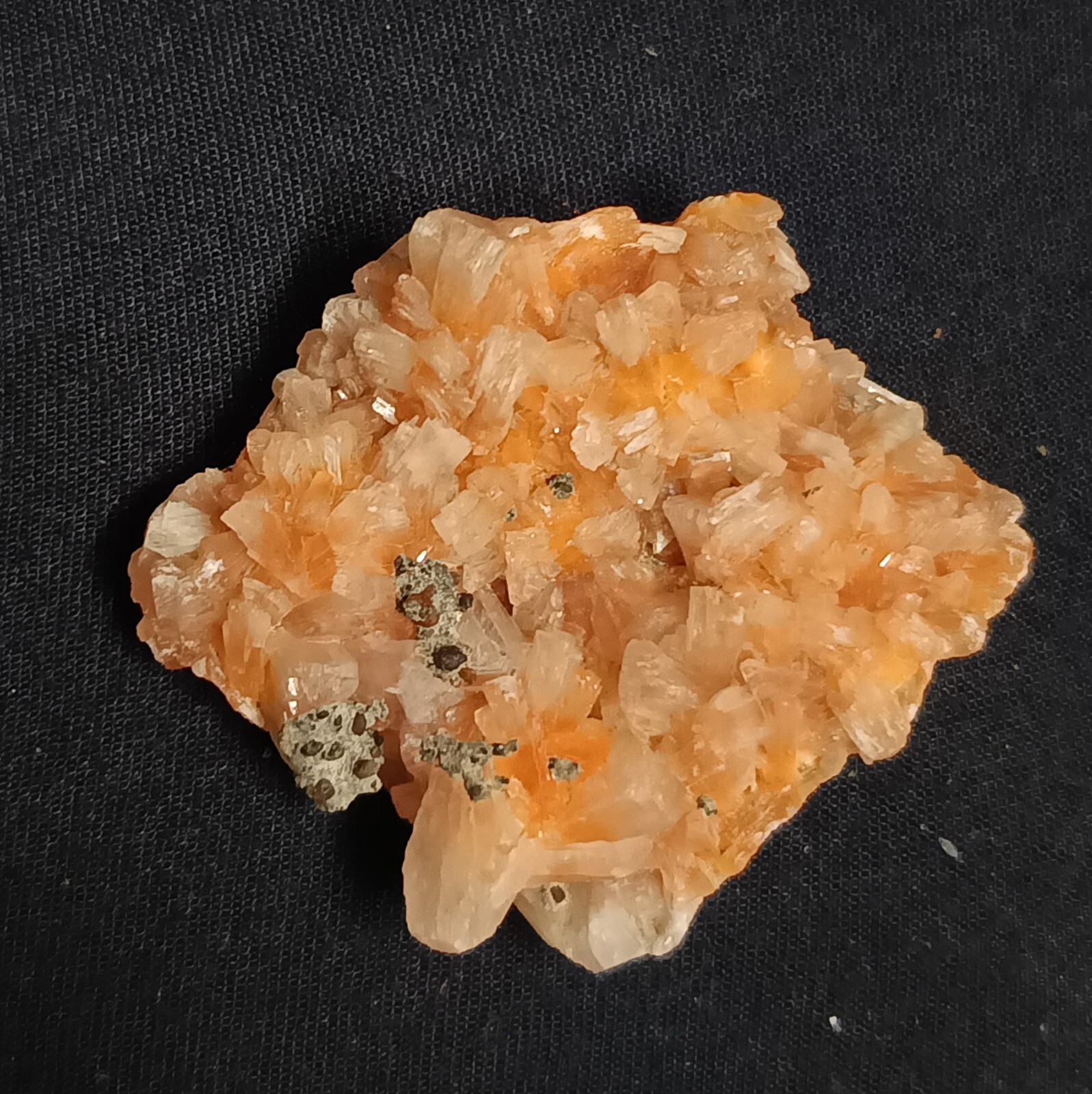 Natural heulandite mineral crystal 4 pieces 89gr 6×5 cm