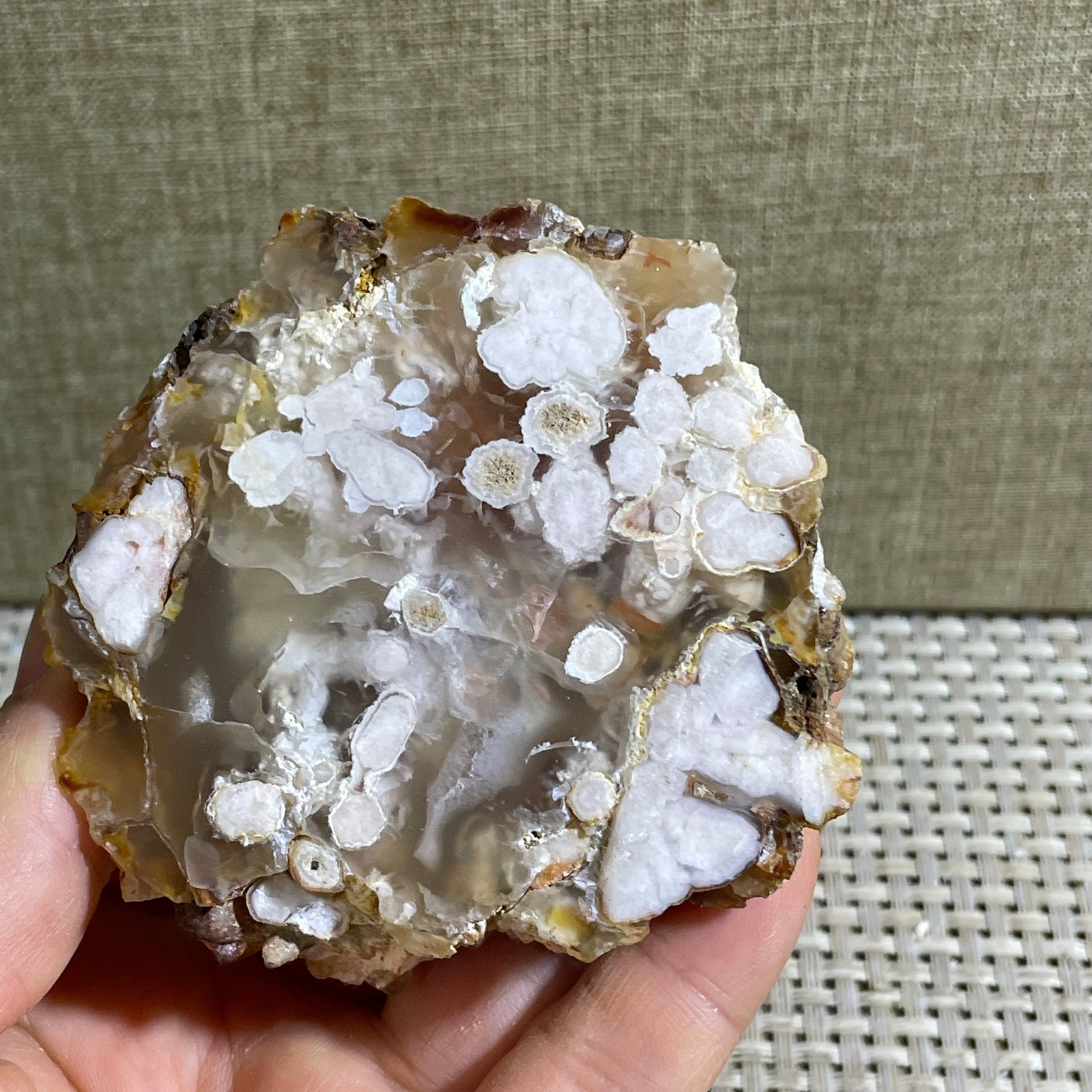 Sakura Agate Blossom Facet Rough Specimen Madagascar 183g ba10