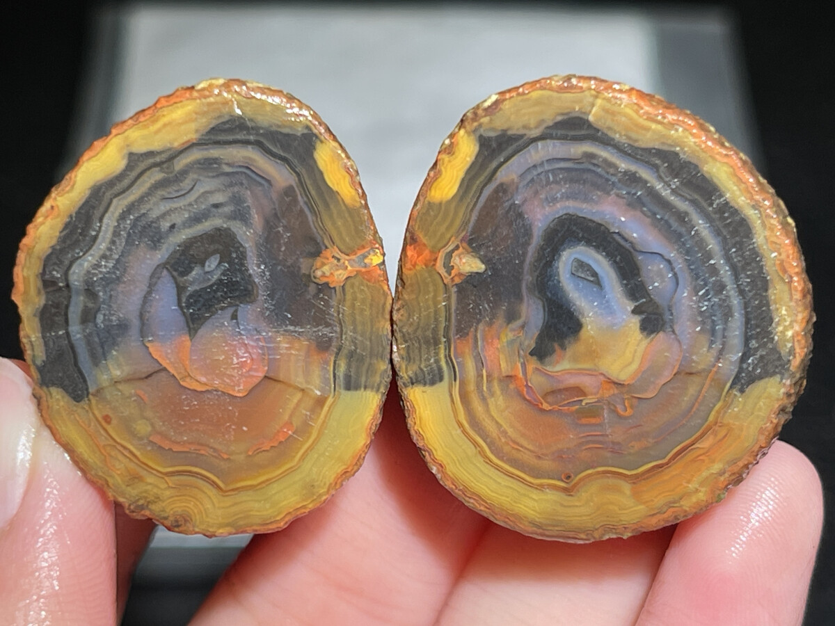 1Pair China Agate Hebei xuanhua natural Crystal Geodes collectible 38g D158