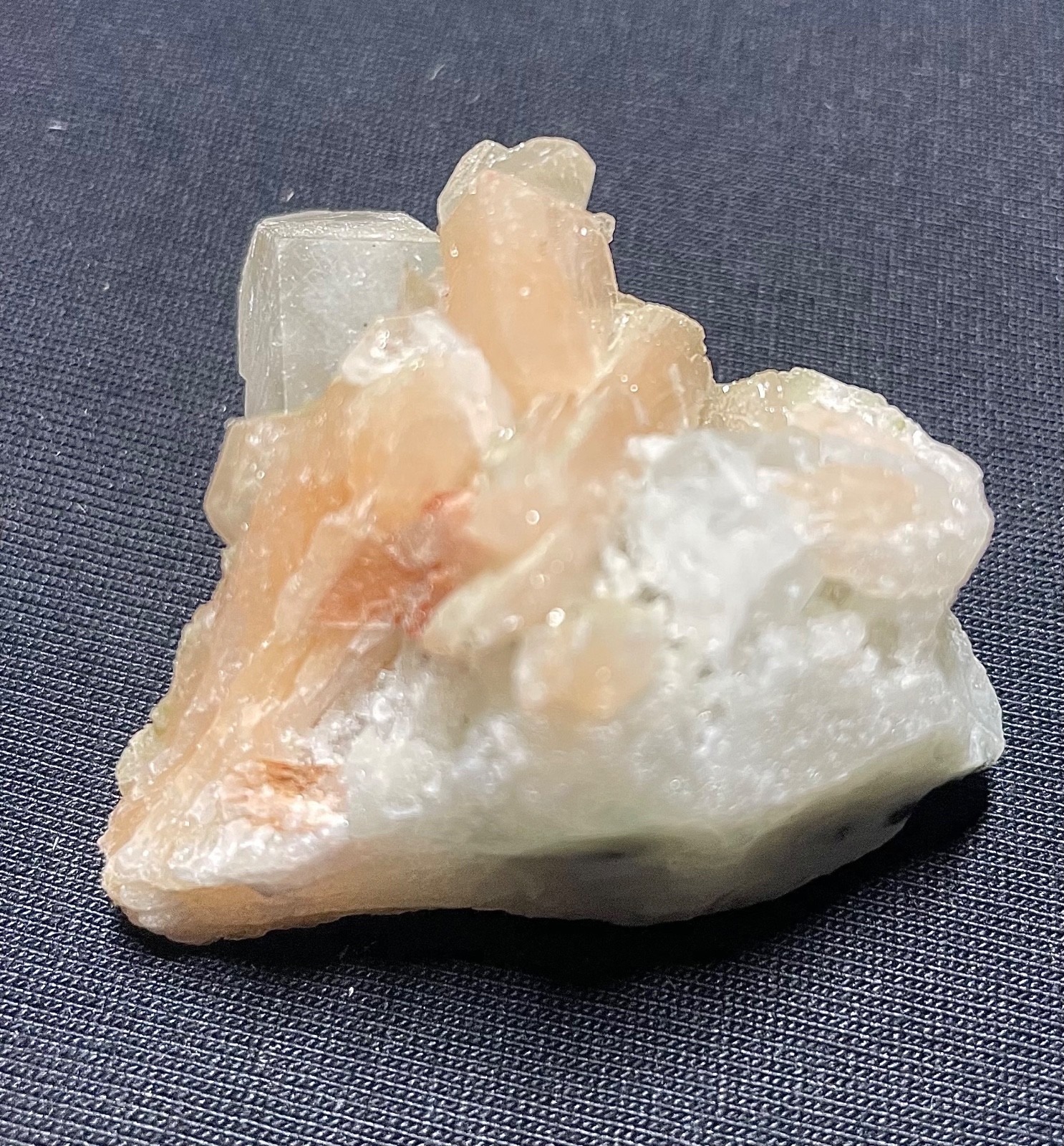 4 pieces Natural stilbite with Apophyllite crystal stone 102 gr 5x5x3 cm
