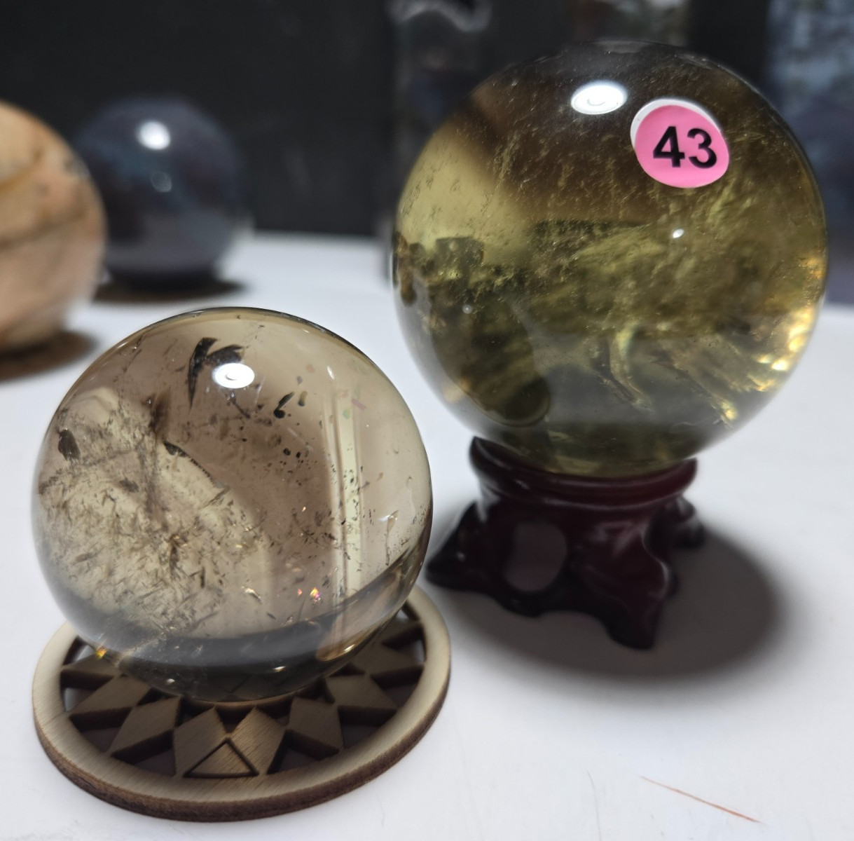 STUNNING CLEAR PHANTOM HIGH QUALITY SET OF 2 PHANTOM SMOKY CITRINE SPHERES – P43