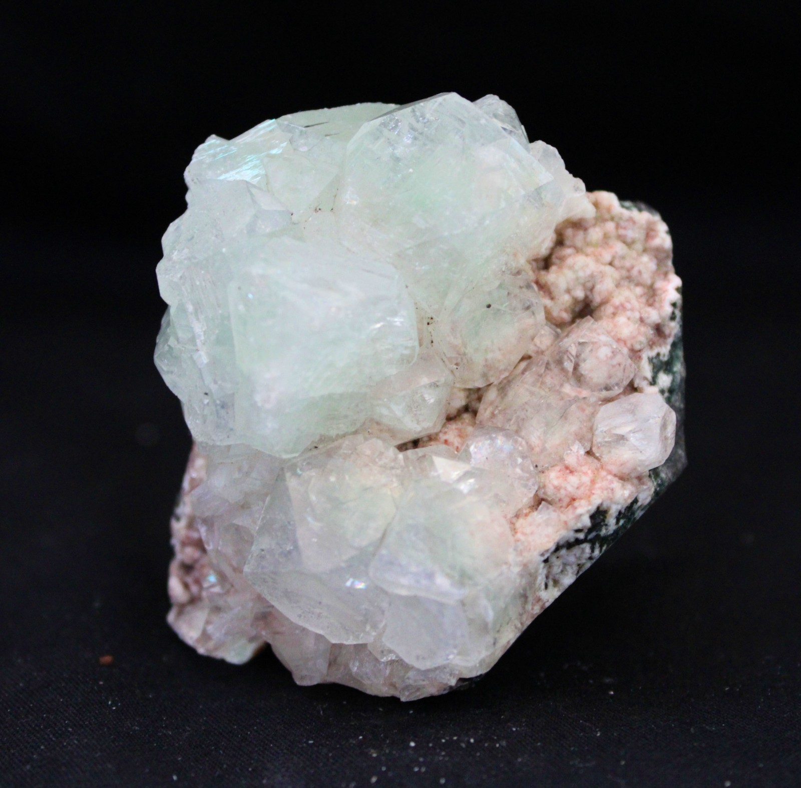 GREEN APOPHYLLITE CRYSTALS ON MATRIX MINERALS SPECIMEN