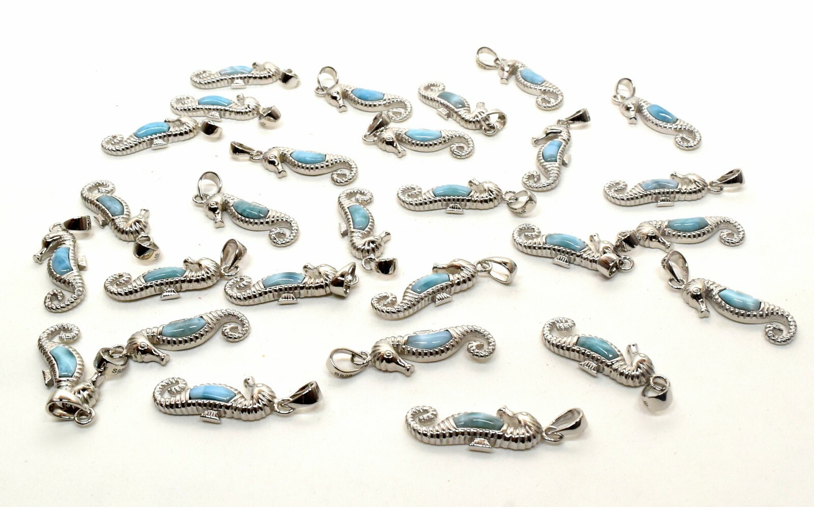 26mm Larimar Seahorse Pendant in Sterling Silver 925 + 18″ Silver Necklace Chain