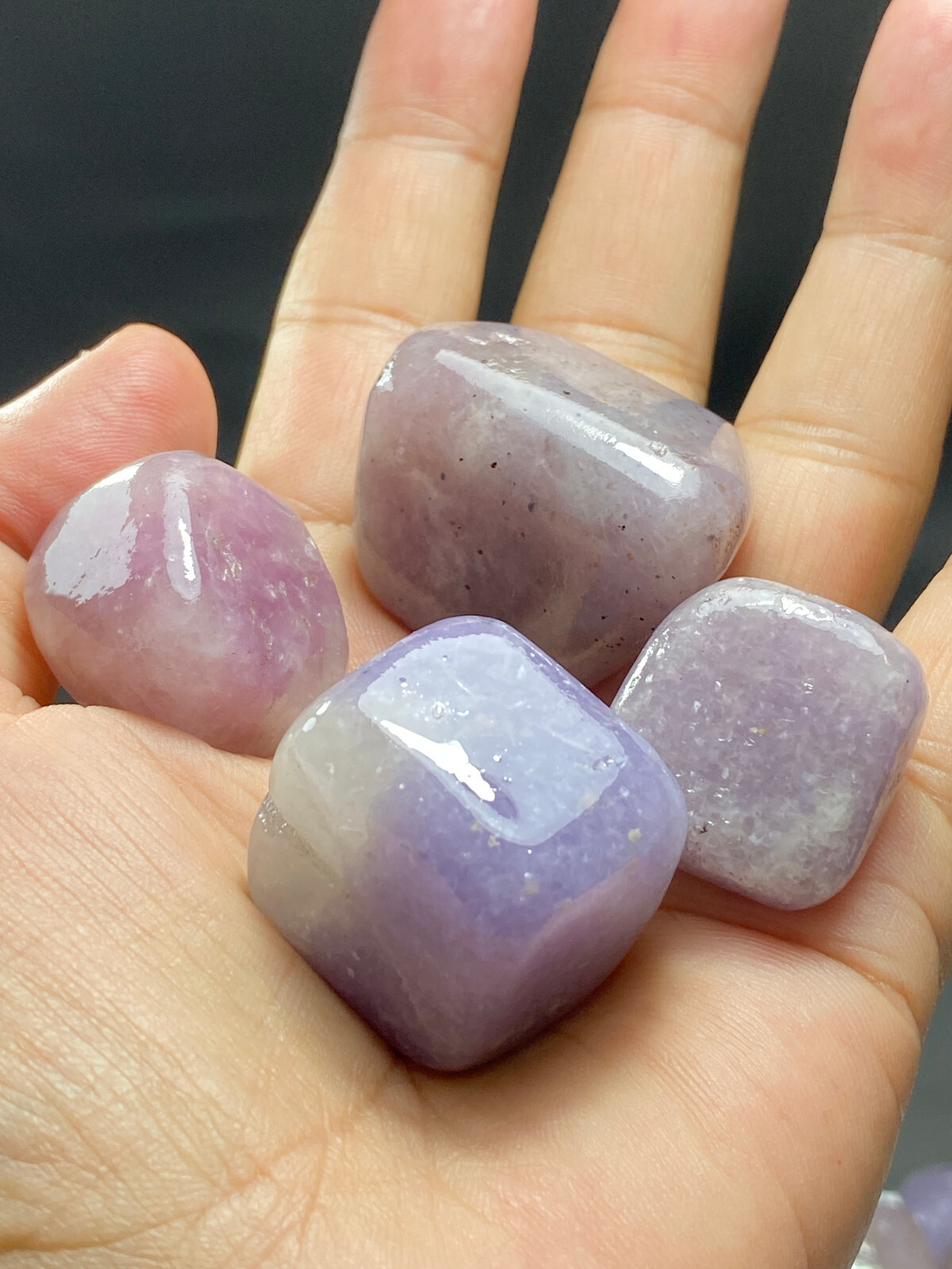“Balochistan Lepidolite Masterpiece: 1520g Exquisite High-Polish Tumbled Stone”