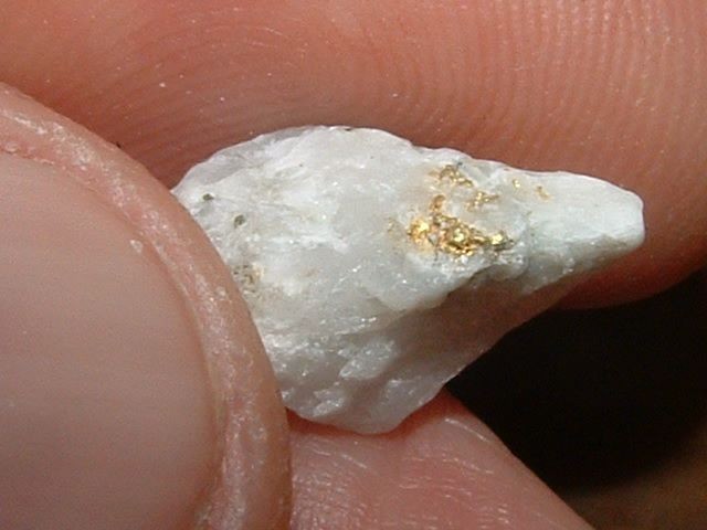 16TO1 MINE GOLD QUARTZ SPECIMEN 1.12 GRAM NATURAL GOLD IN QUARTZ