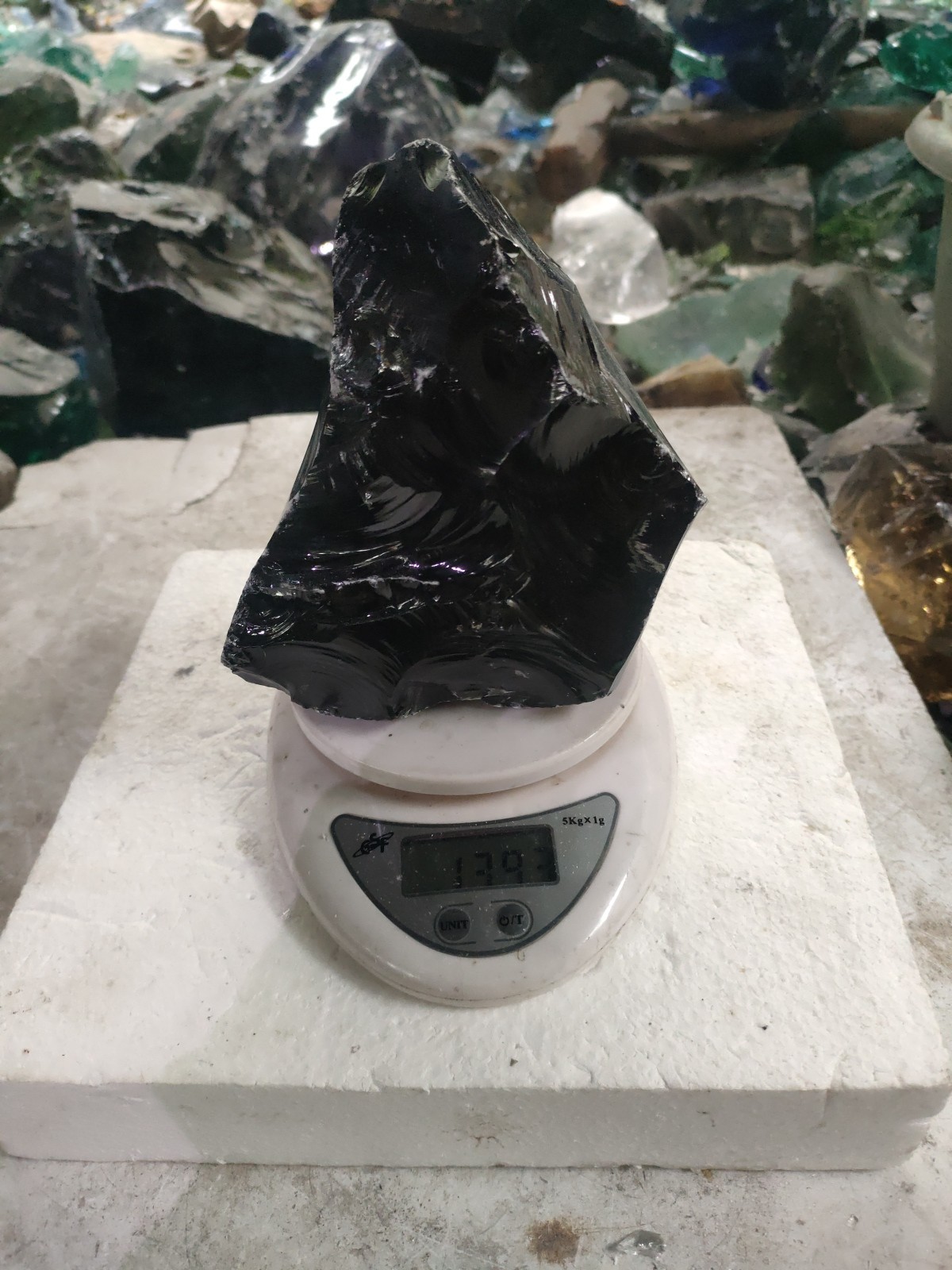 1.39kg(141) Special Colour Black Translucent Green natural rough Andara Crystal